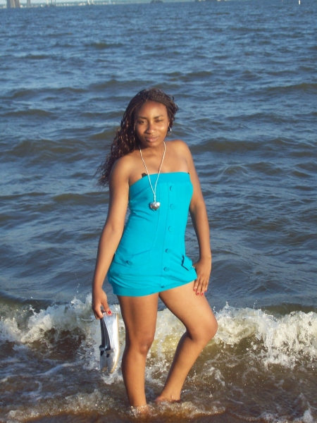 chillin at the beach with one eye open - click for next photo