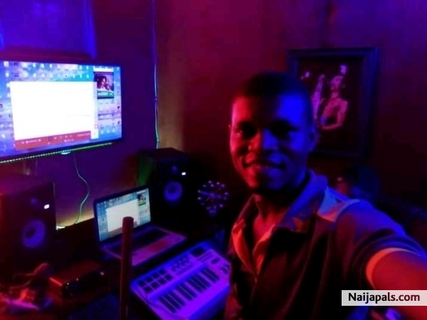 Doing my thing. Making music - click for next photo