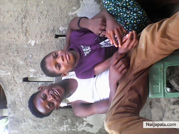 ME N MA LOVLY SIS - click for next photo