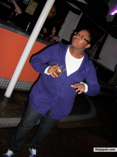 wezzzzzzzzzzzzzzzy babe - click for next photo