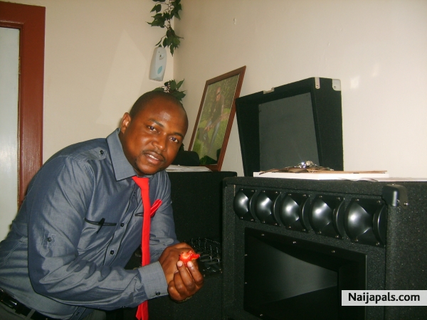 P-Gaye in his own world - click for next photo