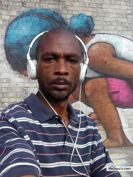 Taking pictures of local art. - click for next photo