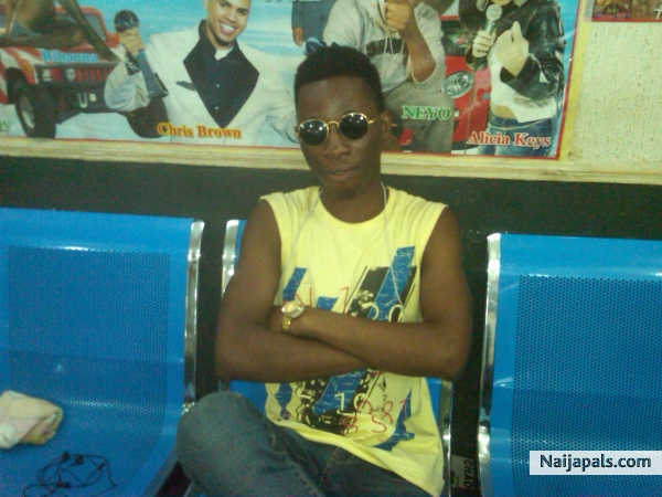 Emdee Da Beejay - click for next photo