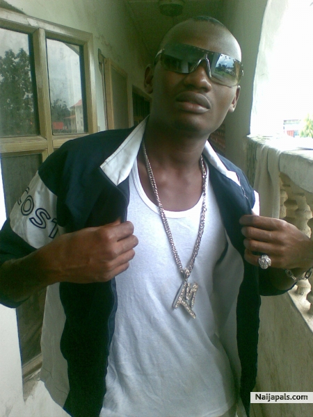 am nigahony nigerian hip hop artist i love ristening to good music - click for next photo