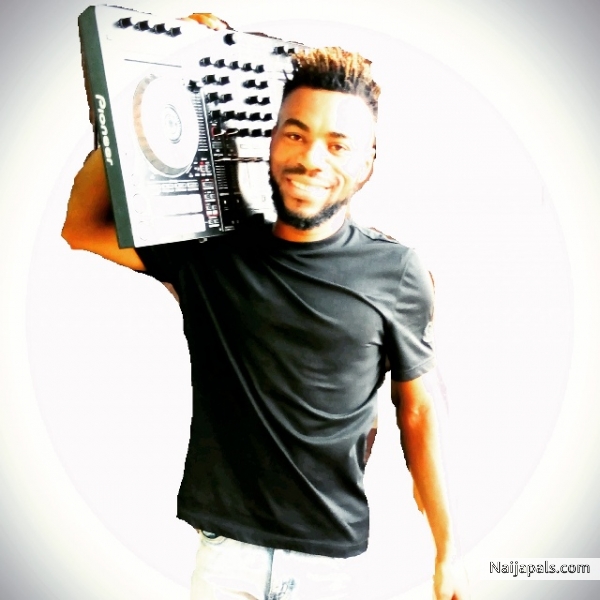 DJ Dashing - click for next photo