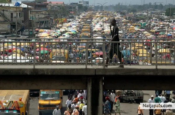the last picture before renovation (foto. Here) is captured by Naijapals.com camera! - click for next photo