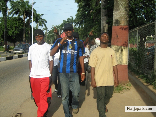 me and ma homies - click for next photo
