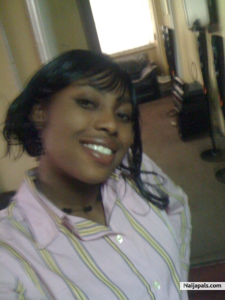 Dee Girl - click for next photo