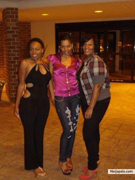 Me and my 2 sisters hanging out went to hear Reggae 2011 - click for next photo