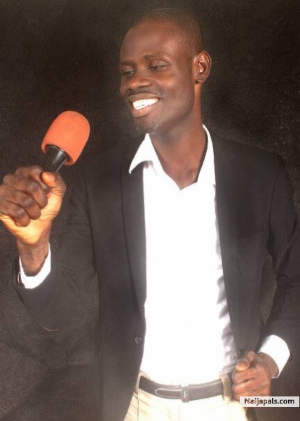 Joyfully singing - click for next photo