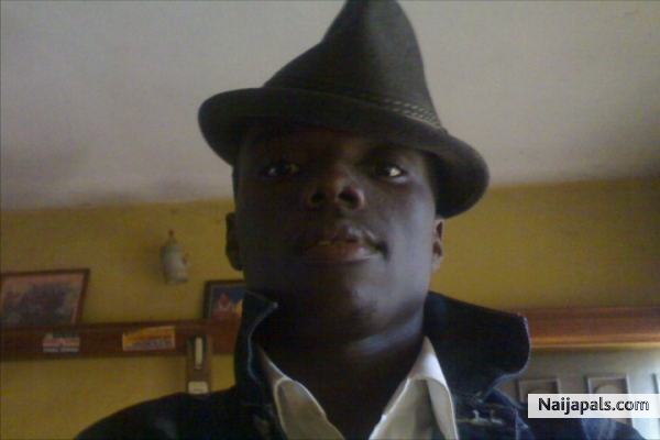 Dats me lukin 4 lukgud - click for next photo