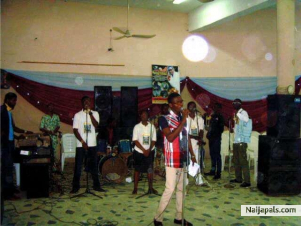 ARA JESU - click for next photo