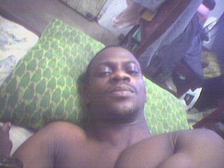 Dre Relaxin... In a Friend House ! - click for next photo