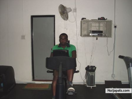 checking the heart beat (cycling) - click for next photo