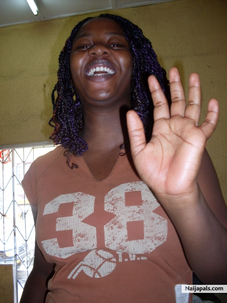 HOLD IT!!...ah......2009..........dis babe still day laff!!!??> .i too much!! - click for next photo