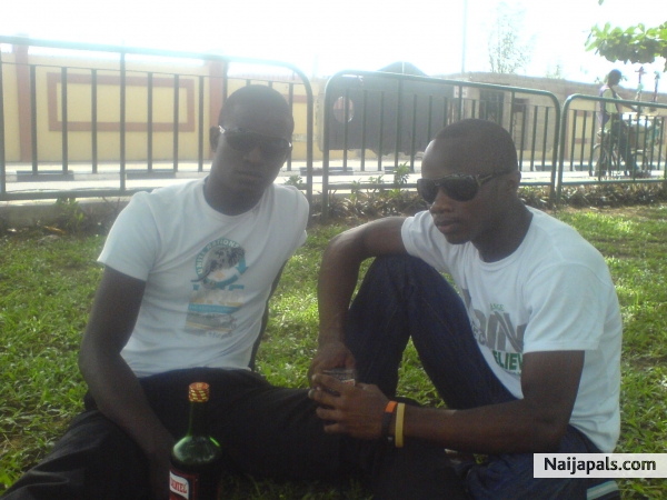 Boyz'r nt smling - click for next photo