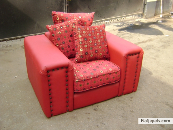 HOME SETTEE - click for next photo