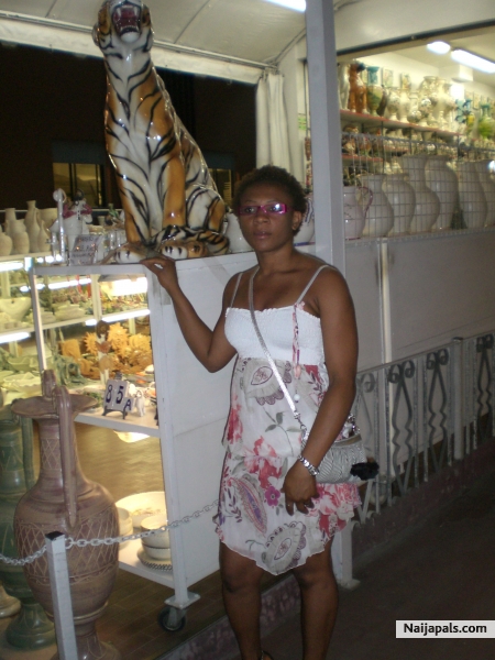 WEN AM HOLS.......AT RIMINI - click for next photo