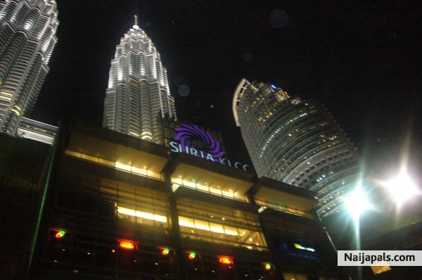 @KLCC KUALA LUMPUR,MALAYSIA - click for next photo