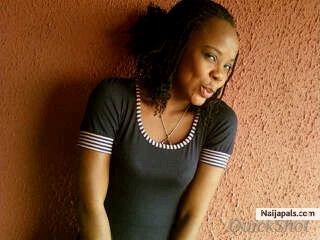 puckered lips - click for next photo