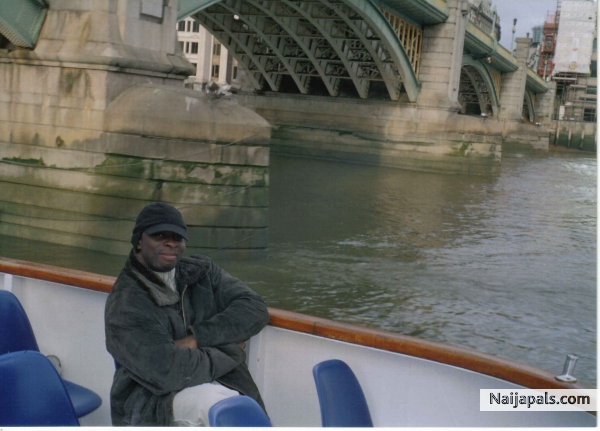 cruising on river thames, london - click for next photo