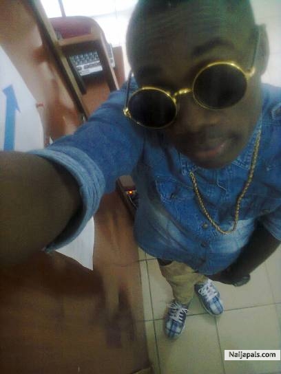 Burna Boy tins - click for next photo