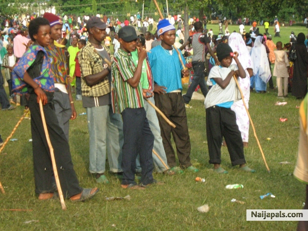 Fulanis having a nice time - click for next photo