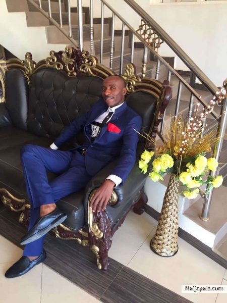 Chilling @empireHotel Owerri my state. - click for next photo