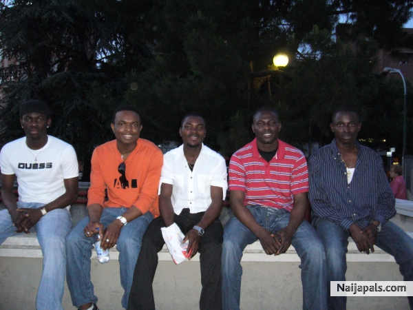 5 GUYS - click for next photo