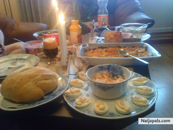 Arctic Xmas table - click for next photo
