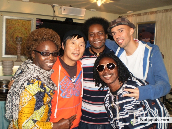 GOTIE MBOBILE , I SU GUN AND FRIENDS - click for next photo