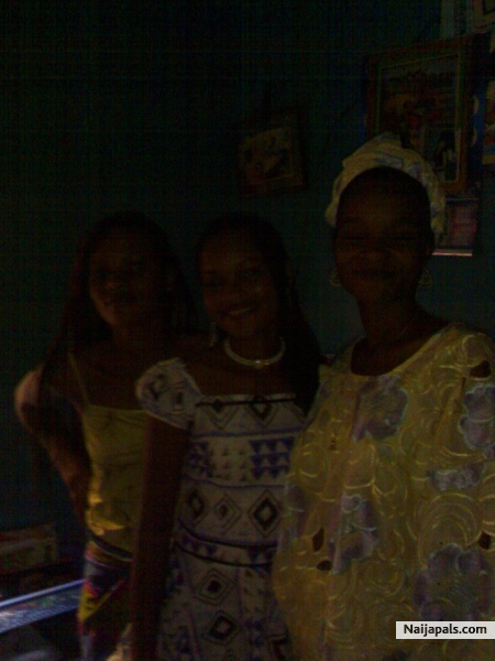 My eldest sis at the middle gloria, rite Omos and mercy. - click for next photo