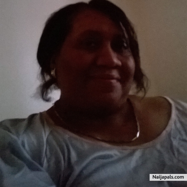 me sitting pretty..i love myself too ❤ 💝 🌹 - click for next photo