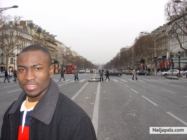 takin a walk at Ojuelegba - click for next photo