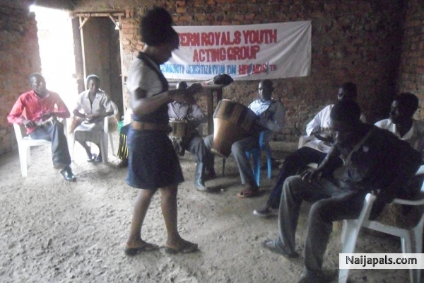 eastern royals actinggroup members durring reheasals - click for next photo