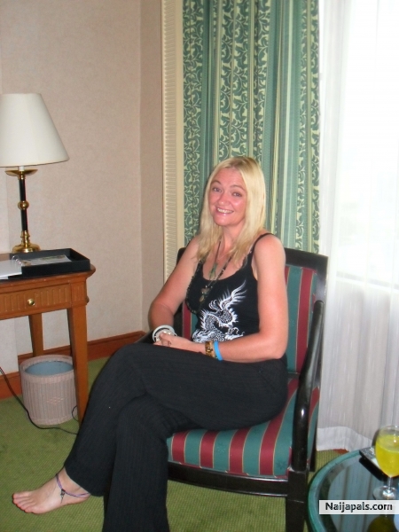 ready to go out in bangkok - click for next photo