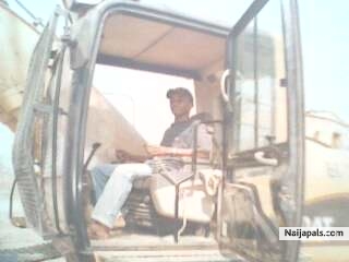 working with excavator - click for next photo