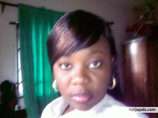dee - click for next photo