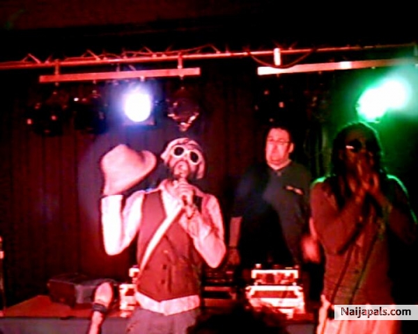 TUKLAN LIVE ON STAGE - click for next photo