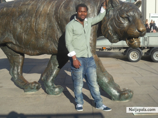  - click for next photo