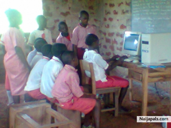 student @ database pratical class - click for next photo