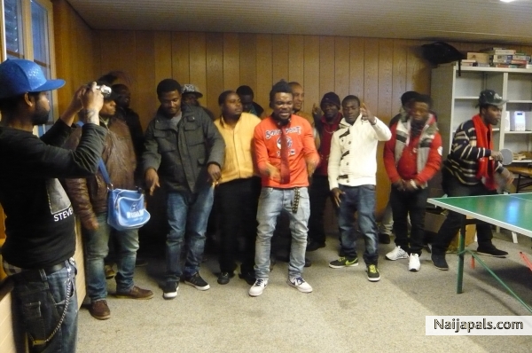 men on the game still - click for next photo
