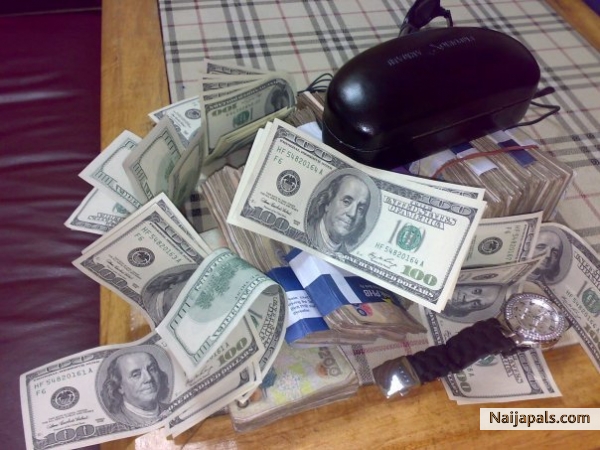 AR' GOT MONEY - click for next photo