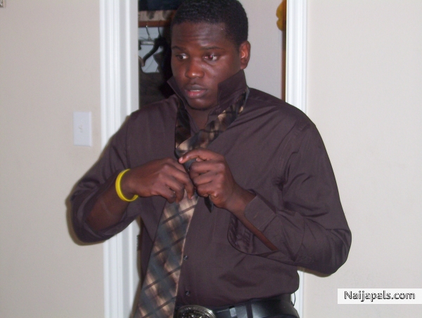 tring to nut my tie - click for next photo