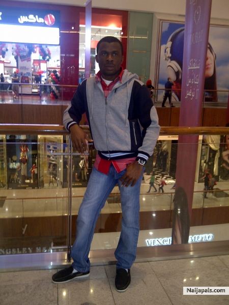 IN DUBAI MALL - click for next photo