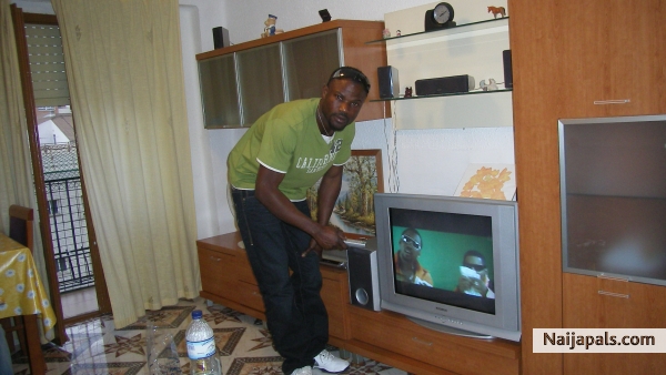  - click for next photo