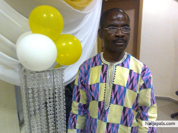 Japhet' s Y' ello Picture 01 - click for next photo