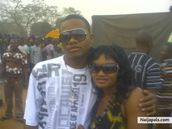 ME & A FAN @ DE ENUGU TRADE FAIR SHOW. - click for next photo