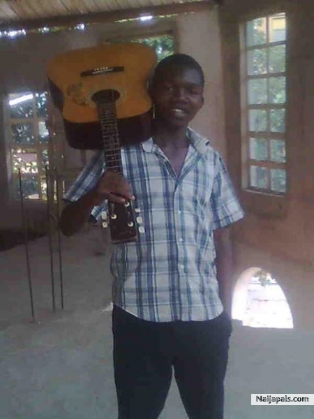 comedian turn musician - click for next photo