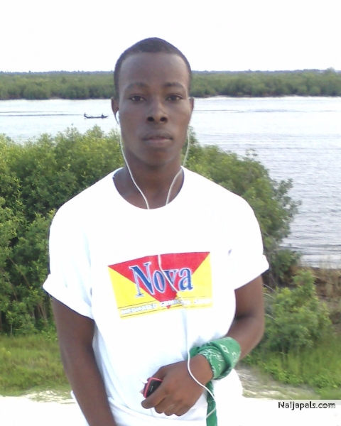 Frosh deejay tunez - click for next photo